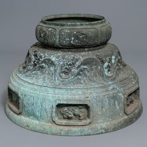 A monumental Japanese bronze temple censer, Momoyama or Edo, 16/17th C. — 照片 7