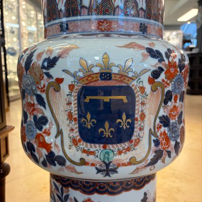 A monumental Samson Imari-style 'Gu' vase with the arms of the Duke of Orléans — 照片 2