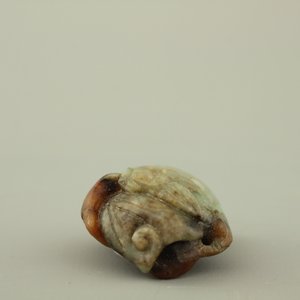 A mottled jade carving of plants, 19/20th C. — photo 4