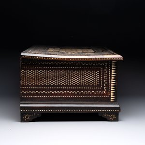 A Mudejar-style bone-inlaid wooden 'chess board' box, Spain, 17th C. — photo 5