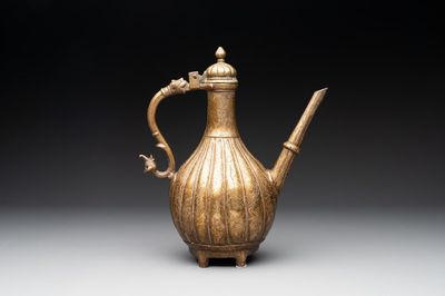 A Mughal bronze fluted jug or aftaba, 18/19th C.