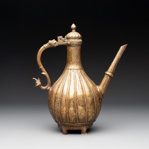 A Mughal bronze fluted jug or aftaba, 18/19th C. — photo 1