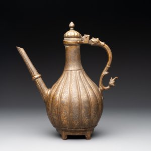 A Mughal bronze fluted jug or aftaba, 18/19th C. — photo 3