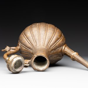 A Mughal bronze fluted jug or aftaba, 18/19th C. — photo 6