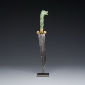 A Mughal dagger with a green jade zoomorphic grip, India, 17/18th C. — 照片 2