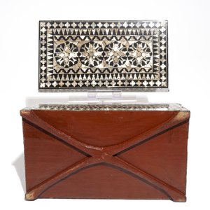A Mughal mother-of-pearl inlaid trapezoid box, prob. Gujarat, India, 18/19th C. — photo 9