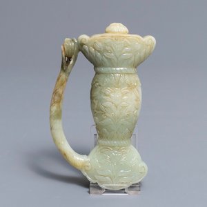 A Mughal-style carved celadon jade sword hilt, India, 19/20th C. — 照片 1