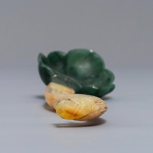 A Mughal two-coloured jade spoon, India, 18/19th C. — photo 5