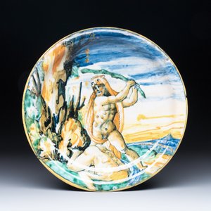 A mythological Italian maiolica istoriato plate with 'Hercules & Lichas' — 照片 1