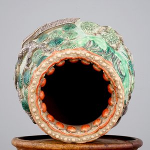 A Nanking famille verte relief-decorated hu-shaped landscape vase, 19th C. — 照片 6