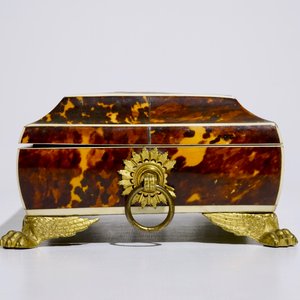 A Napoleon III silver inlaid tortoise veneer sewing box with gilt bronze mounts, France, 19th C. — 照片 3