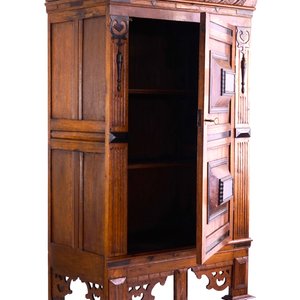 A neo renaissance one door oak cabinet, 19th C. — 照片 2