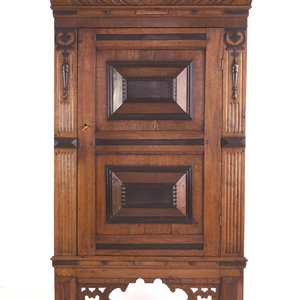 A neo renaissance one door oak cabinet, 19th C. — 照片 3