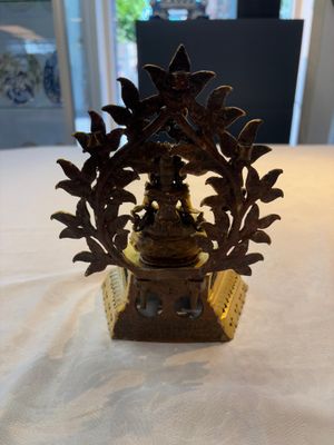 A Nepalese gilt-bronze Buddha on an inscribed throne with a mandorla, 19th C. — photo 3