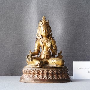 A Nepalese gilt bronze figure of White Tara, 16th C. — 照片 8