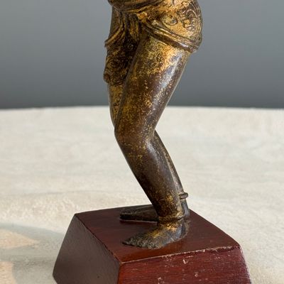 A Nepalese gilt-copper alloy figure of a dancing goddess — photo 4