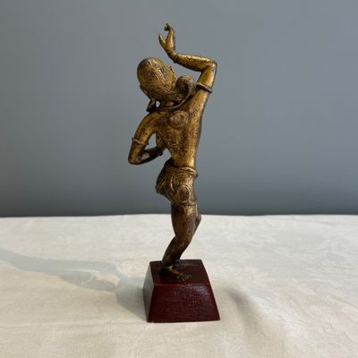 A Nepalese gilt-copper alloy figure of a dancing goddess — photo 9