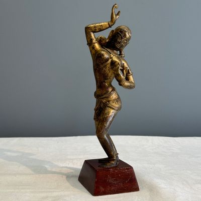 A Nepalese gilt-copper alloy figure of a dancing goddess — photo 1