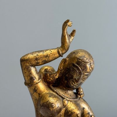 A Nepalese gilt-copper alloy figure of a dancing goddess — photo 2