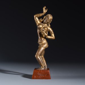 A Nepalese gilt-copper alloy figure of a dancing goddess — photo 2