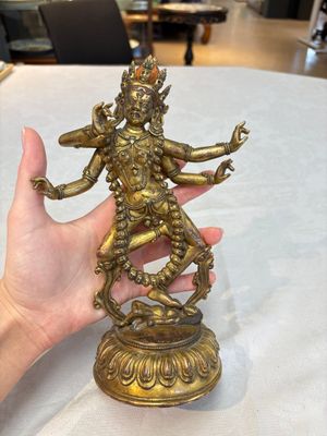 A Nepalese or Tibetan turquoise-inlaid gilt-bronze sculpture of Kurukulla or Red Tara, 15th C. or later — 照片 1