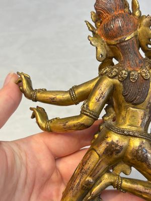 A Nepalese or Tibetan turquoise-inlaid gilt-bronze sculpture of Kurukulla or Red Tara, 15th C. or later — 照片 11