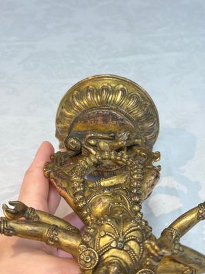 A Nepalese or Tibetan turquoise-inlaid gilt-bronze sculpture of Kurukulla or Red Tara, 15th C. or later — 照片 16