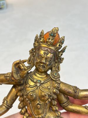 A Nepalese or Tibetan turquoise-inlaid gilt-bronze sculpture of Kurukulla or Red Tara, 15th C. or later — 照片 5