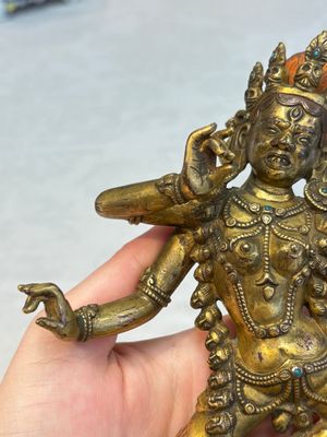A Nepalese or Tibetan turquoise-inlaid gilt-bronze sculpture of Kurukulla or Red Tara, 15th C. or later — 照片 7