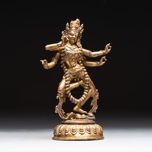 A Nepalese or Tibetan turquoise-inlaid gilt-bronze sculpture of Kurukulla or Red Tara, 15th C. or later — 照片 1