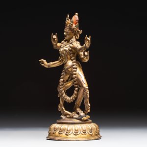 A Nepalese or Tibetan turquoise-inlaid gilt-bronze sculpture of Kurukulla or Red Tara, 15th C. or later — 照片 2