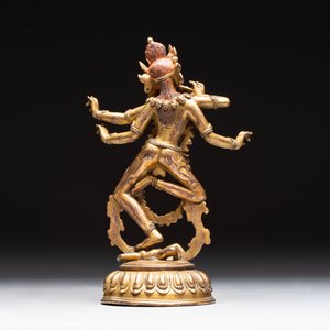A Nepalese or Tibetan turquoise-inlaid gilt-bronze sculpture of Kurukulla or Red Tara, 15th C. or later — 照片 4