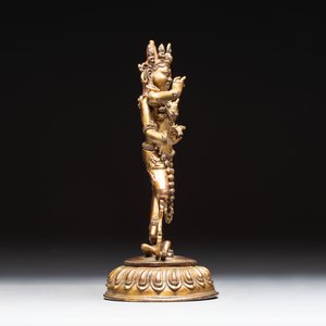 A Nepalese or Tibetan turquoise-inlaid gilt-bronze sculpture of Kurukulla or Red Tara, 15th C. or later — 照片 5