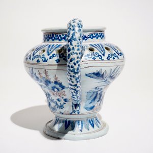 A Nevers faience chinoiserie flower holder in blue, white and manganese, France, 17th C. — photo 2