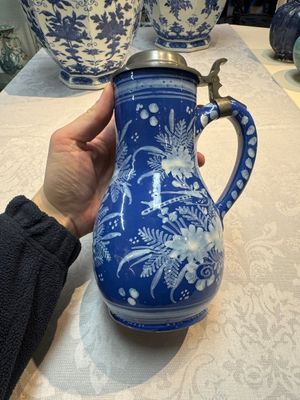 A Nevers white-decorated Persian-blue-ground faience jug with a mounted pewter lid, France, 18th C. — photo 1