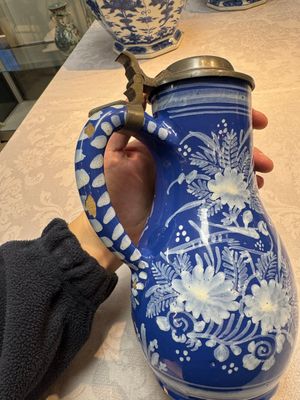 A Nevers white-decorated Persian-blue-ground faience jug with a mounted pewter lid, France, 18th C. — photo 10