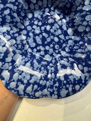 A Nevers white-splashed blue-ground 'à la bougie' dish, France, late 17th C. — 照片 6
