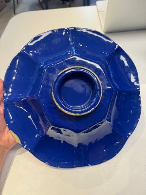 A Nevers white-splashed blue-ground 'à la bougie' dish, France, late 17th C. — 照片 7