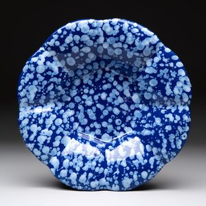 A Nevers white-splashed blue-ground 'à la bougie' dish, France, late 17th C. — 照片 1