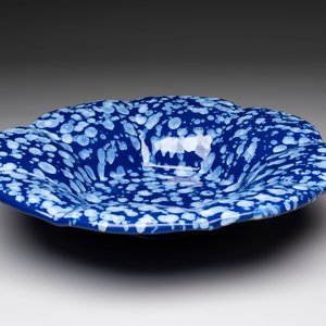 A Nevers white-splashed blue-ground 'à la bougie' dish, France, late 17th C. — 照片 3