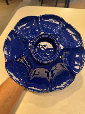 A Nevers white-splashed blue-ground 'à la bougie' dish, France, late 17th C. — 照片 2