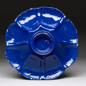 A Nevers white-splashed blue-ground 'à la bougie' dish, France, late 17th C. — 照片 2
