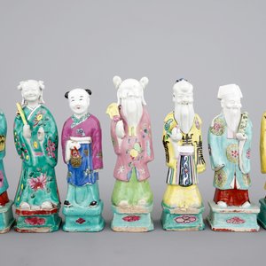 A nice group of 7 Chinese porcelain figures of immortals, 19th C. — photo 2