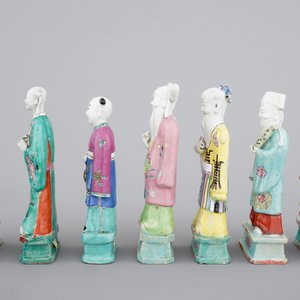 A nice group of 7 Chinese porcelain figures of immortals, 19th C. — photo 3