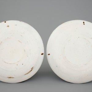 A nice pair of polychrome Dutch Delft chinoiserie plates, 18th C. — 照片 2
