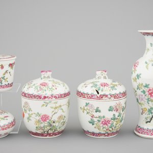 A nice set of Chinese famille rose Peranakan straits porcelain, 19/20th C. — foto 1