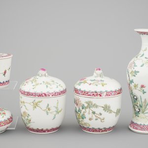 A nice set of Chinese famille rose Peranakan straits porcelain, 19/20th C. — foto 2