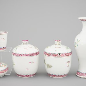 A nice set of Chinese famille rose Peranakan straits porcelain, 19/20th C. — foto 3