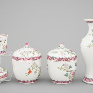A nice set of Chinese famille rose Peranakan straits porcelain, 19/20th C. — foto 4