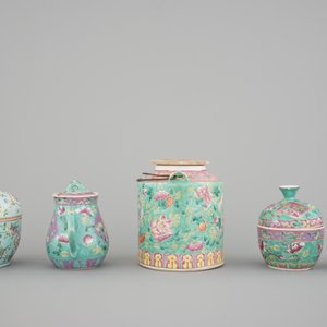A nice set of Chinese turquoise ground famille rose Peranakan straits porcelain including teapots, 19/20th C. — foto 3